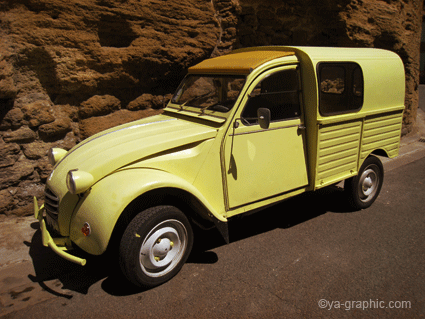 photo d'une 2 chevaux (2CV) à Miramas le Vieux