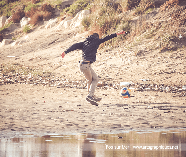 Football sur la plage de Cavaou à Fos-sur-Mer